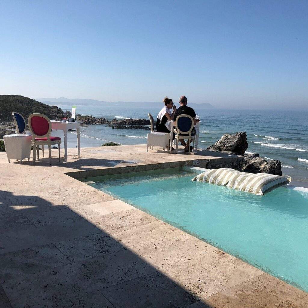 rectangle infinity pool overlooking ocean