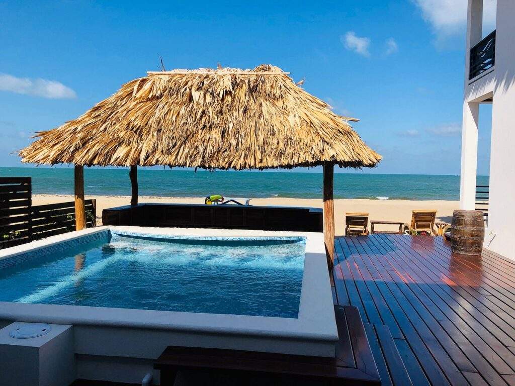 small sqaure pool with covering