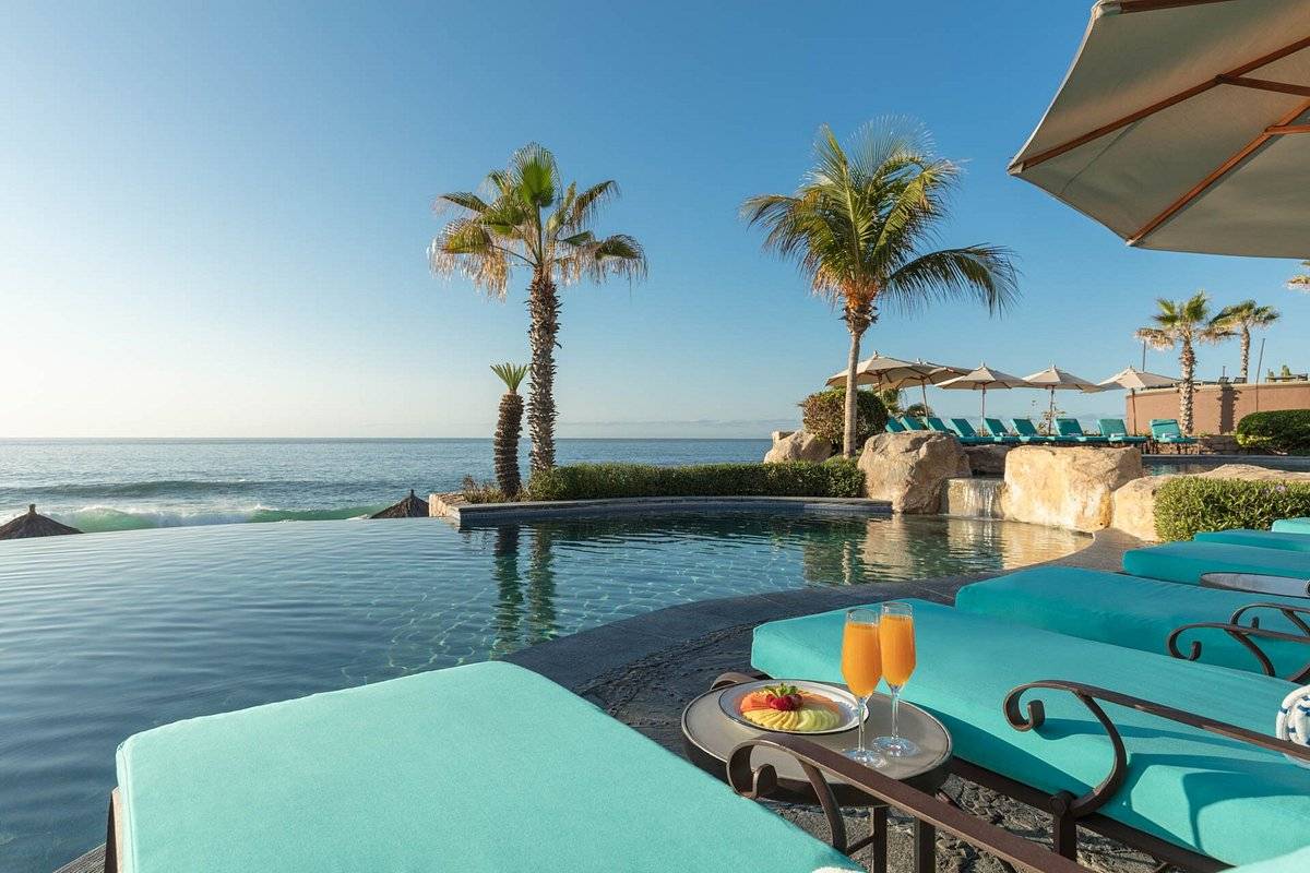 Indulge in First-Class Luxury at Cabo’s Oceanfront Beach Resorts