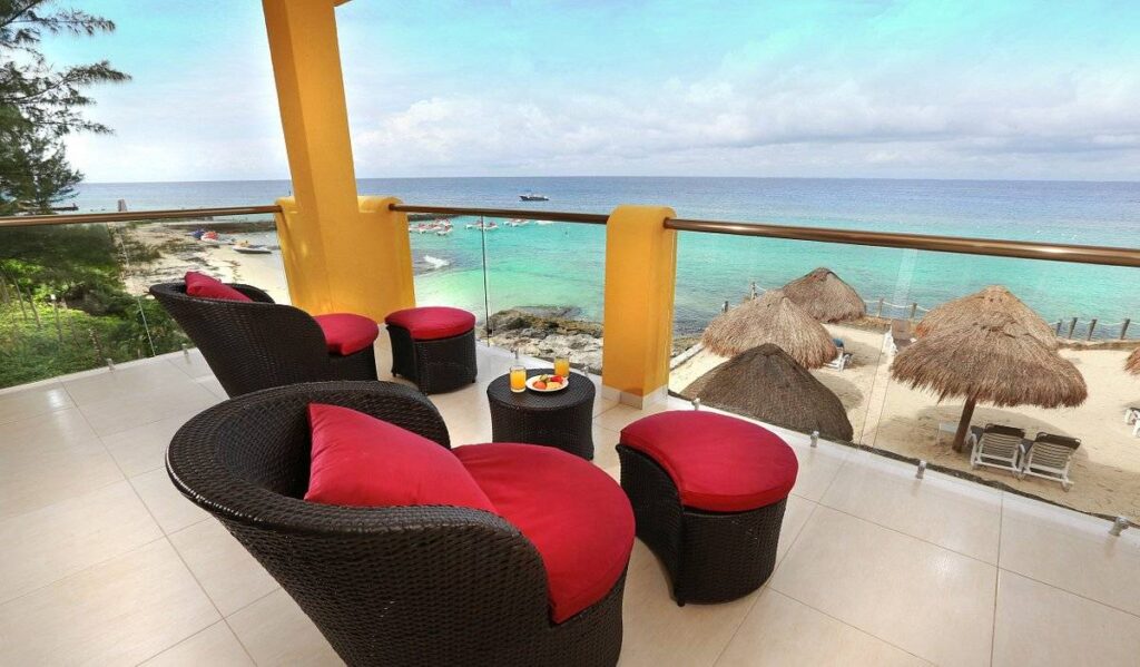 chairs with red cusions