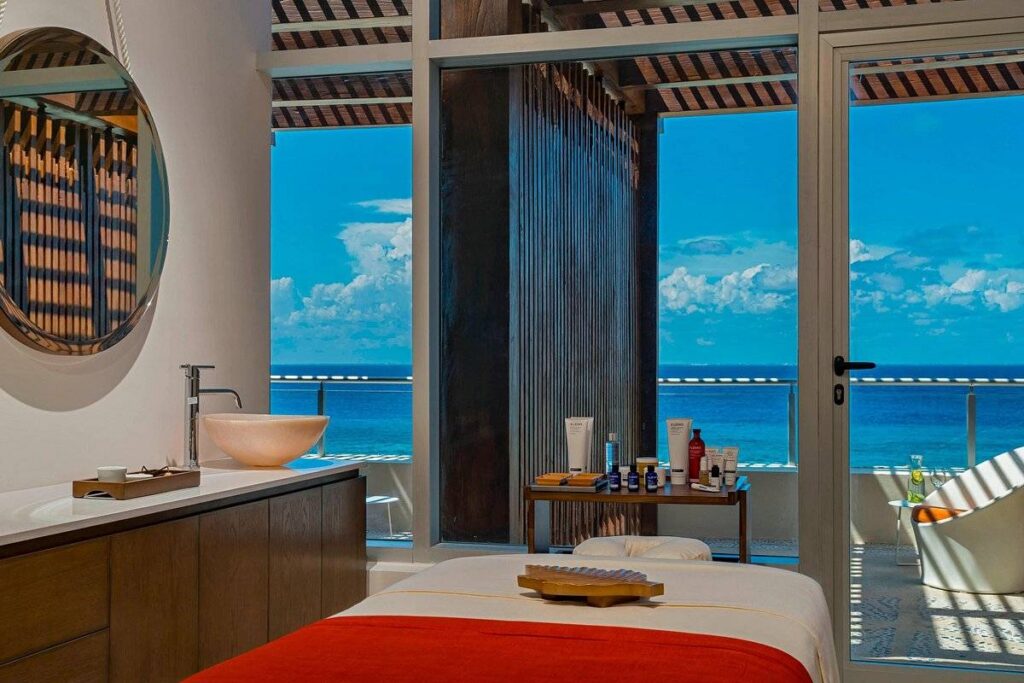luxury resot room looking onto ocean