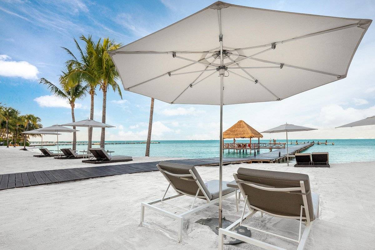 Surrender to Serenity: Isla Mujeres Resorts That Redefine Oceanfront Luxury