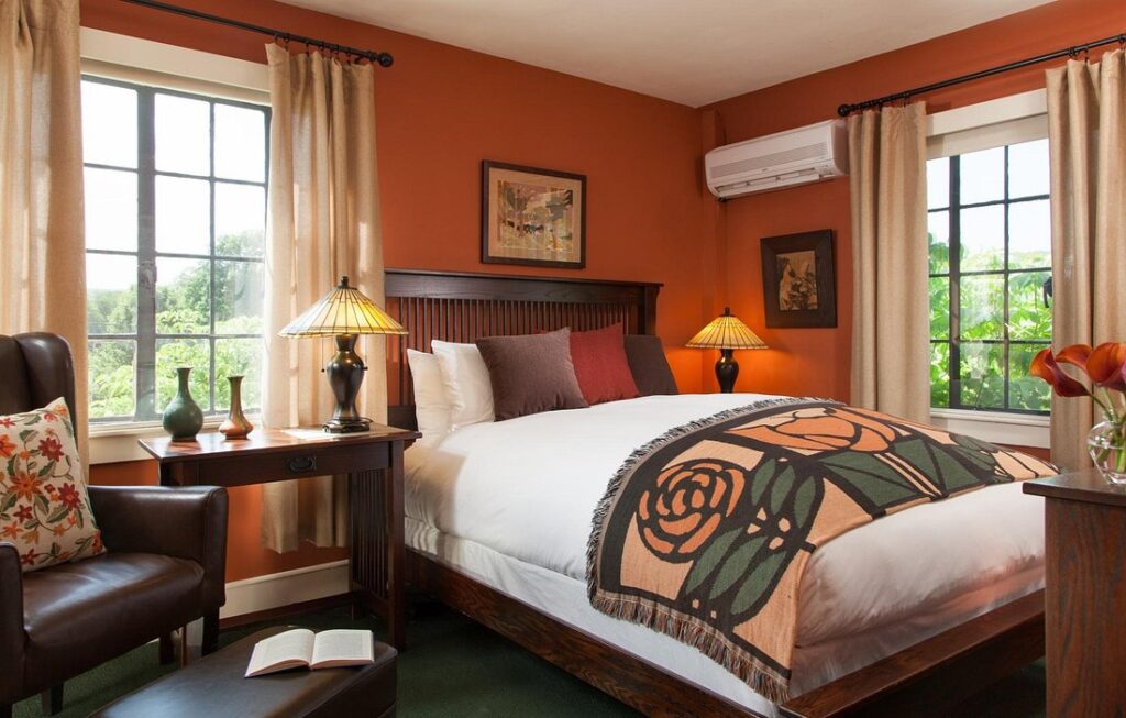 bed and breakfast room with rust colored walls