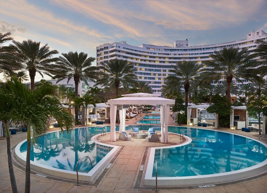 Fontainebleau Miami Beach circular pool around gazebo 