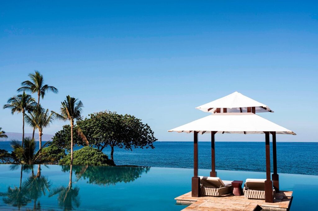 Wailea Beach Resort - Marriott, Maui infinity pool with covered cabana